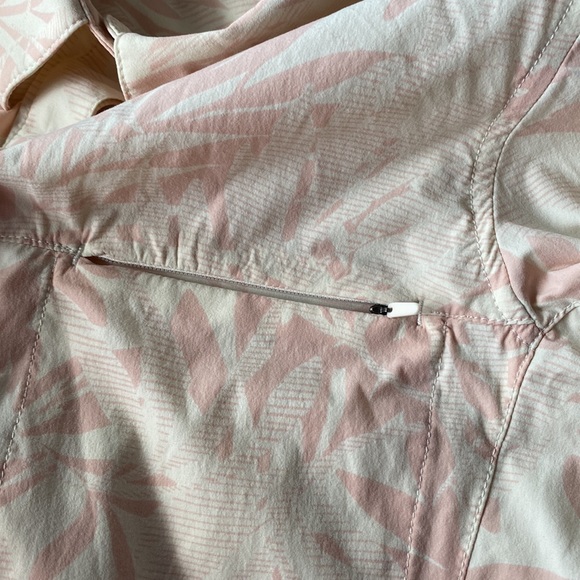 GIFTED to a Posher! MEC hiking shirt - Size XS - Picture 7 of 8